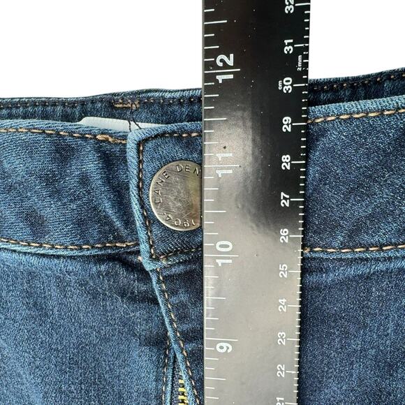 LANE BRYANT Womens 26S Short Medium Wash Mid Rise Super Stretch Bootcut Jeans - Picture 8 of 9